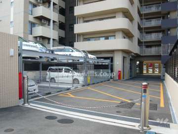 敷地内駐車場（出入り口はロボットゲート付きです）