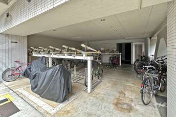 駐輪場とバイク置場