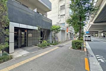 敷地東側は国道17号（中山道）・首都高速5号池袋線に面しています。