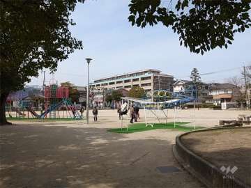 『冨田公園』から見たレピア東園田WEST