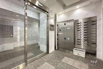 エントランスはオートロック付きです。