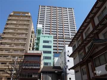 さきタワー・サンクタス尼崎駅前の外観（南側から）