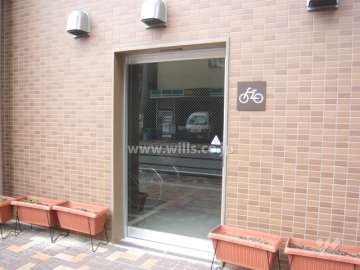 屋内駐輪場出入り口