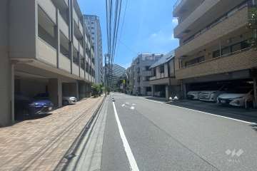 敷地北側の前面道路