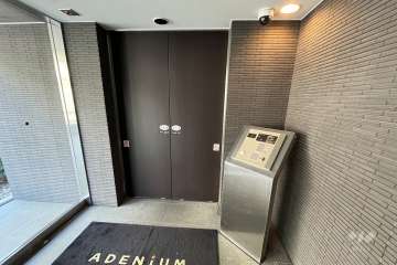 エントランスはオートロック付きです。