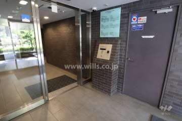 エントランスはオートロック付きです。