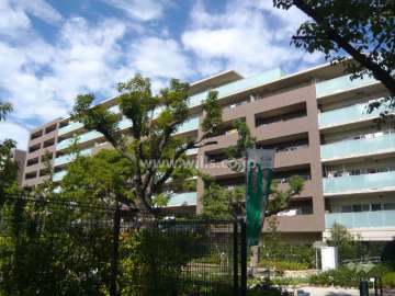 ザ・ガーデネスクシティ　ブライト館の外観（南東側から）