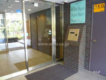 エントランスはオートロック付きです。