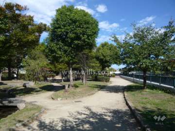 川沿いの遊歩道