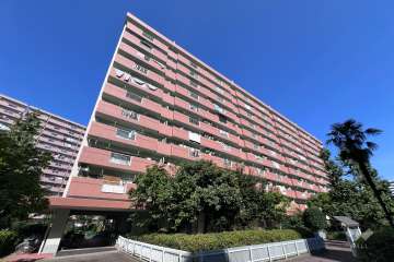 高島平団地第3分譲住宅2号棟の外観（南西側から）