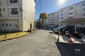 敷地西側の前面道路　