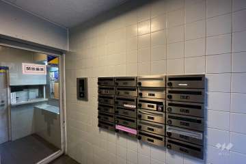 エントランスはオートロック付きです。