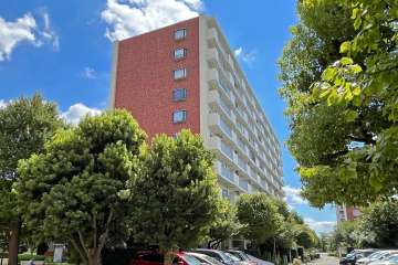 光が丘パークタウンゆりの木通り北5号棟の外観（北西側から）