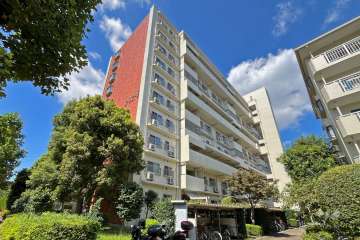 光が丘パークタウンゆりの木通り北5号棟の外観（南東側から）