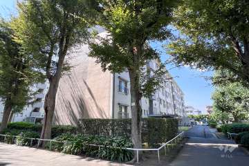 高島平団地１０−２３号棟の外観（北東側から）