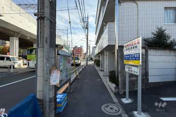 敷地の東側前面道路（北側から）