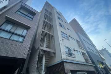 サツキコーポの外観（東側から）