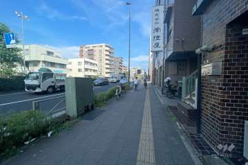 敷地北東側の前面道路