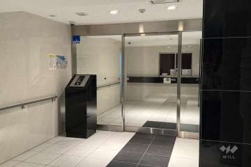 エントランスはオートロック付きです。