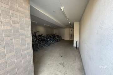 屋内に設けられた駐輪場