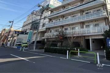 敷地北側の前面道路（西側から）