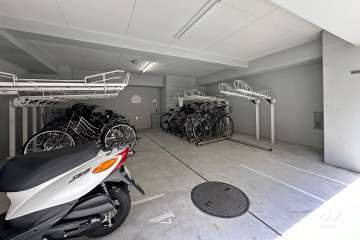 屋内に設けられた駐輪場