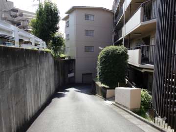 敷地北東側前面道路