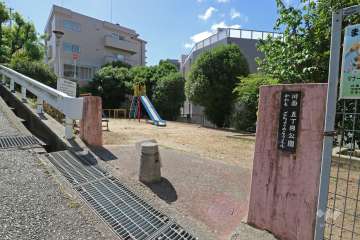 駐車場へのアプローチ