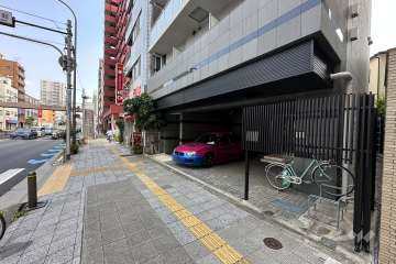 敷地の東側前面道路（北側から）