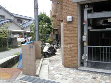 駐輪場への入口