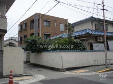 マンションの東側前面道路