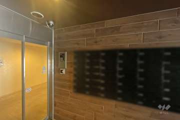 エントランスはオートロック付きです。