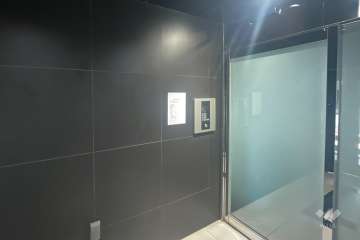 エントランスはオートロック付きです。