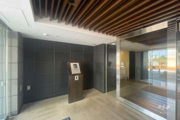 エントランスはオートロック付きです。