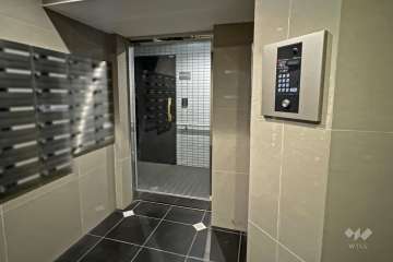 エントランスはオートロック付きです。