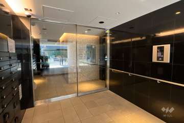 エントランスはオートロック付きです。