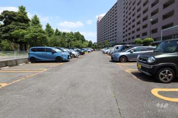 敷地内西側駐車場（屋外平面式）