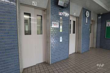 西側エレベーター