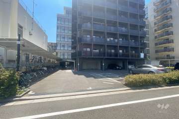 駐車場の出入り口・敷地内駐車場（屋外平面式・屋内平面式）