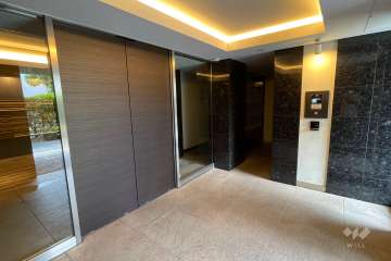 エントランスはオートロック付きです。