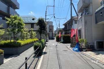敷地の北側前面道路（東側から）