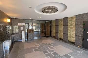 エントランスはオートロック付きです。