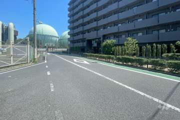 敷地西側の前面道路　