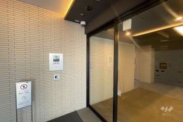 エントランスはオートロック付きです。