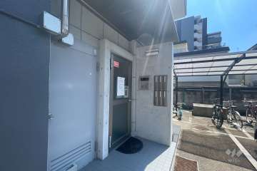 エントランスはオートロック付きです。