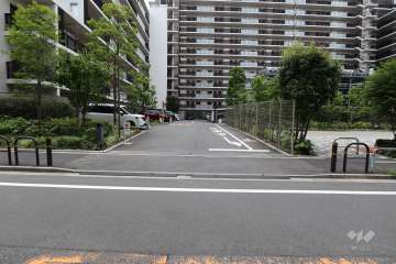 駐車場の出入り口