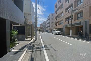 敷地の西側前面道路（北側から）
