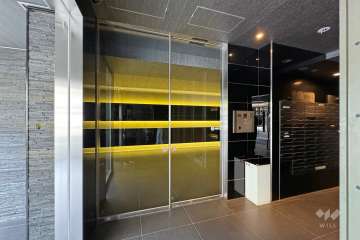 エントランスはオートロック付きです。