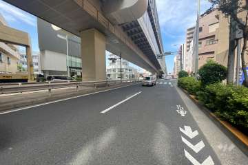 敷地北西側の前面道路