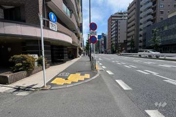 敷地の西側前面道路（北側から）